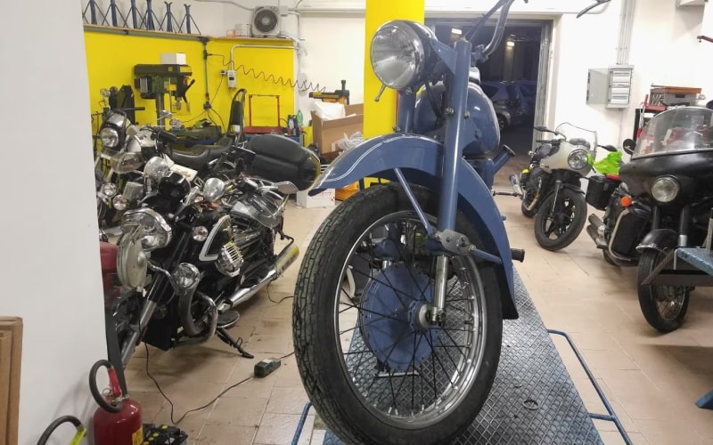 restauro-riparazioni-moto-vintage-roma-lavoro-1